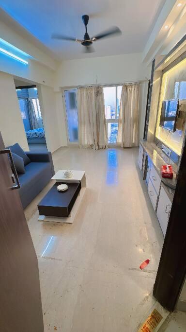 Pixiestays 2Bhk Flat Malad Mumbai Exterior photo