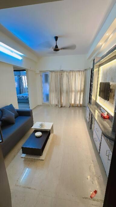 Pixiestays 2Bhk Flat Malad Mumbai Exterior photo