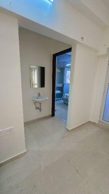 Pixiestays 2Bhk Flat Malad Mumbai Exterior photo