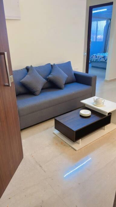 Pixiestays 2Bhk Flat Malad Mumbai Exterior photo