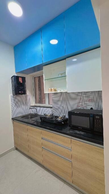 Pixiestays 2Bhk Flat Malad Mumbai Exterior photo