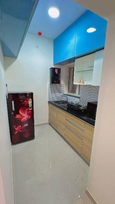 Pixiestays 2Bhk Flat Malad Mumbai Exterior photo